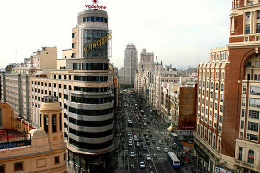 Foto artículo: El turismo islámico se pasea por la Gran Vía