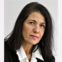 Periodista. Socia y redactora de la revista Alternativas económicas desde su lanzamiento, en 2013. Antes, directora adjunta del Ara, responsable de Economía de El País en Cataluña, coordinadora de la sección de Management de Actualidad Económica, corresponsal en Bruselas del diario Avui, redactora de Internacional de Avui.